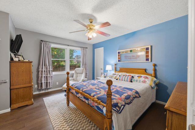 1121 N Hazelwood Ln, Wichita, KS 67212