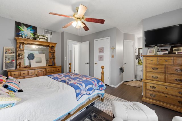 1121 N Hazelwood Ln, Wichita, KS 67212