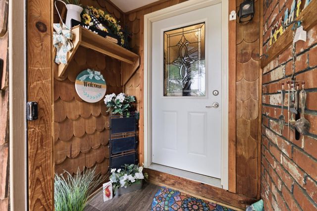 1121 N Hazelwood Ln, Wichita, KS 67212