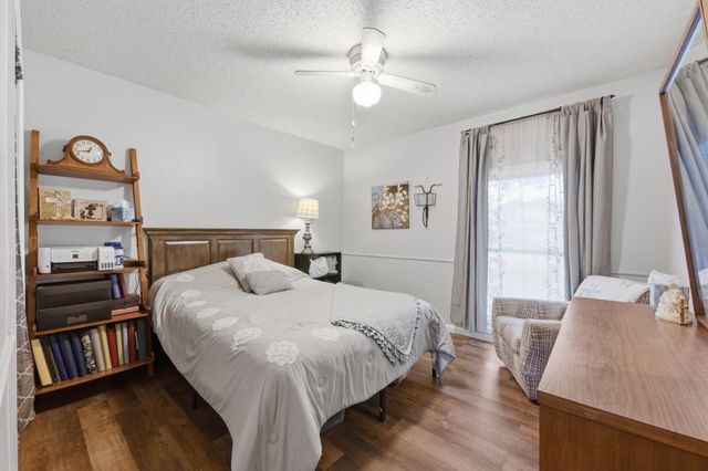 1121 N Hazelwood Ln, Wichita, KS 67212