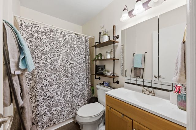 1121 N Hazelwood Ln, Wichita, KS 67212