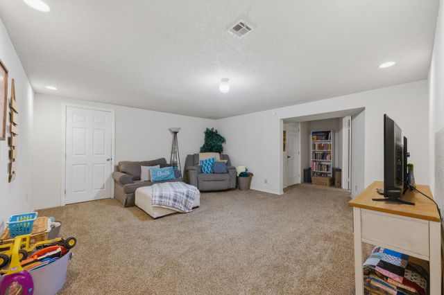 1121 N Hazelwood Ln, Wichita, KS 67212