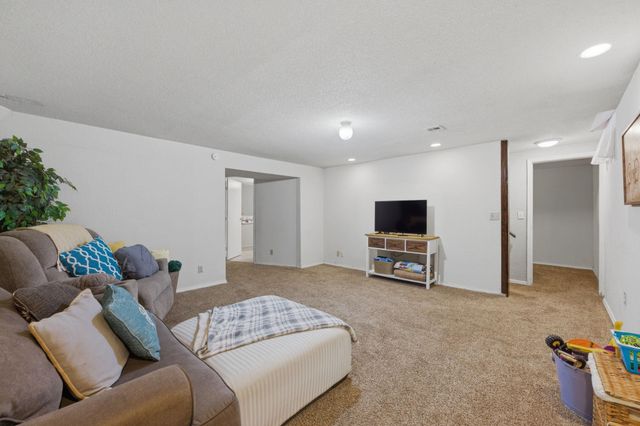 1121 N Hazelwood Ln, Wichita, KS 67212