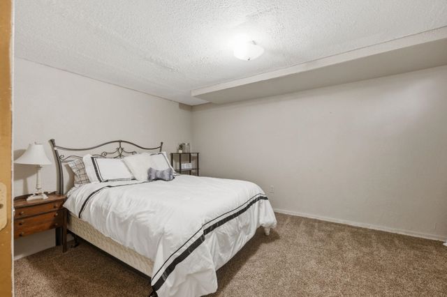 1121 N Hazelwood Ln, Wichita, KS 67212