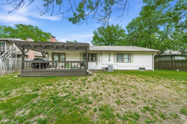 1121 N Hazelwood Ln, Wichita, KS 67212