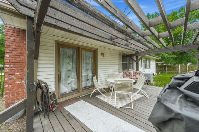 1121 N Hazelwood Ln, Wichita, KS 67212