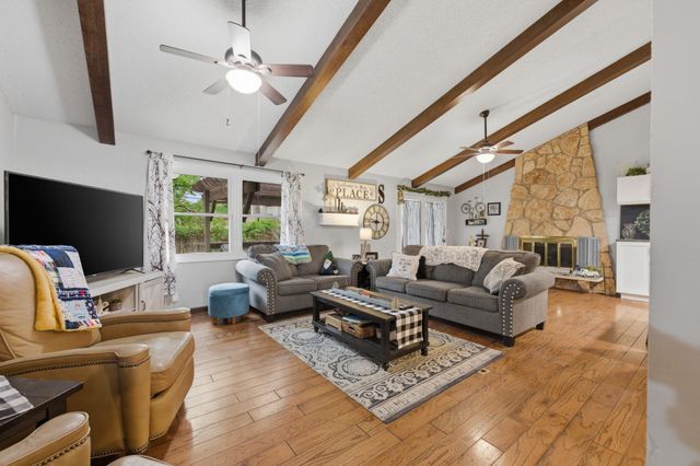 1121 N Hazelwood Ln, Wichita, KS 67212