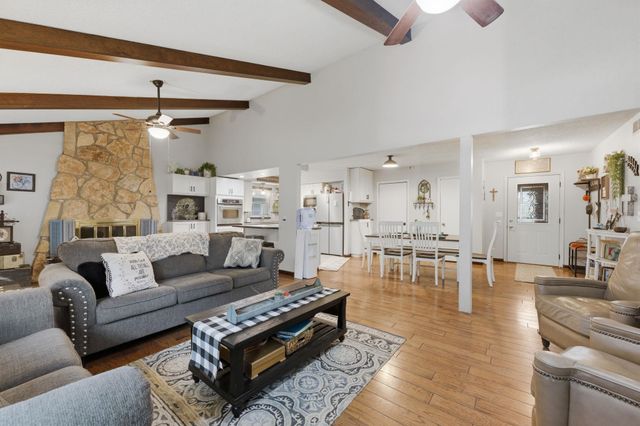 1121 N Hazelwood Ln, Wichita, KS 67212