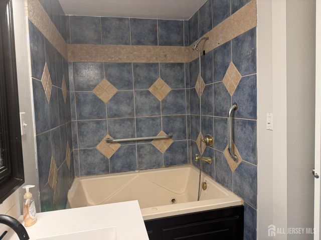 79 Park Gate Drive, Edison, NJ 08820