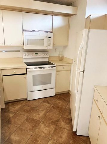 3915 Victoria Drive NE, West Palm Beach, FL 33406
