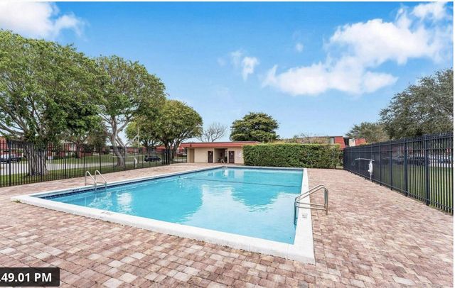 3915 Victoria Drive NE, West Palm Beach, FL 33406