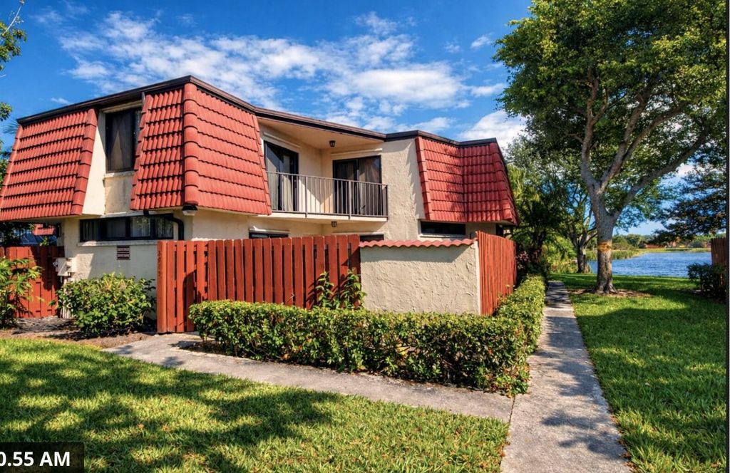 3915 Victoria Drive NE, West Palm Beach, FL 33406