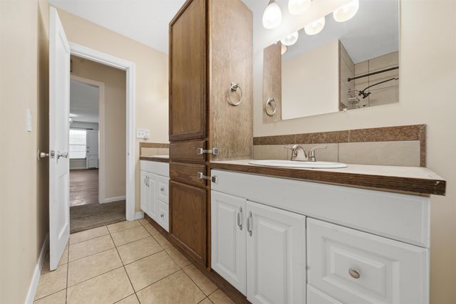 631 N Parkwood Ln, Wichita, KS 67208