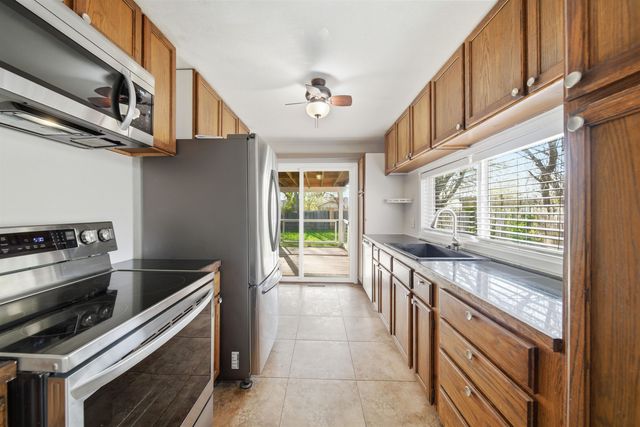 631 N Parkwood Ln, Wichita, KS 67208