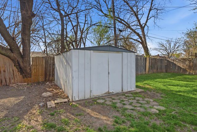 631 N Parkwood Ln, Wichita, KS 67208