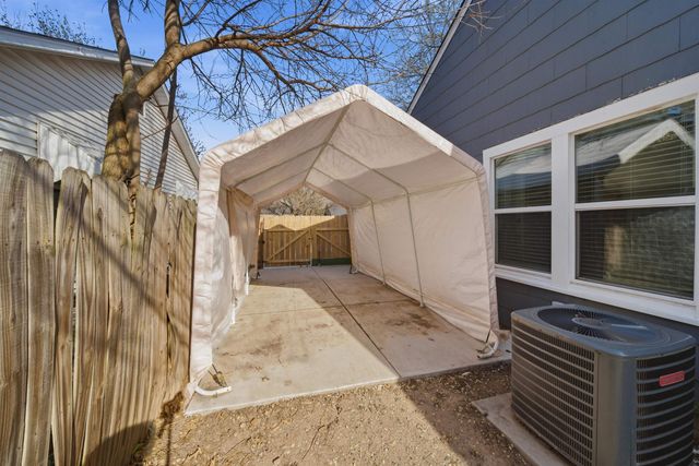 631 N Parkwood Ln, Wichita, KS 67208