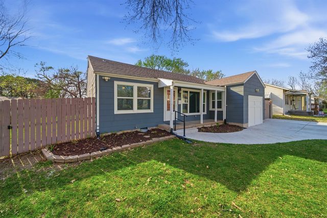 631 N Parkwood Ln, Wichita, KS 67208