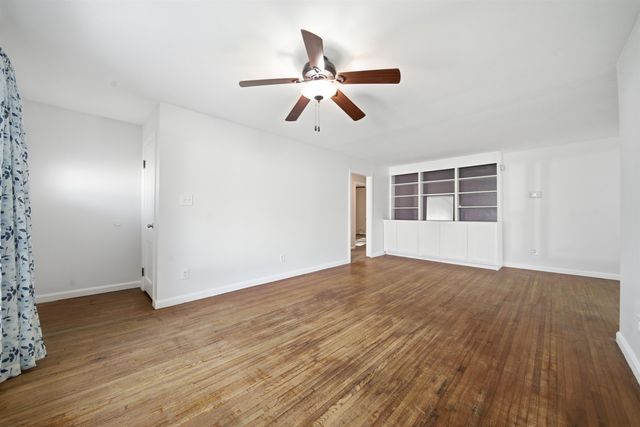 631 N Parkwood Ln, Wichita, KS 67208