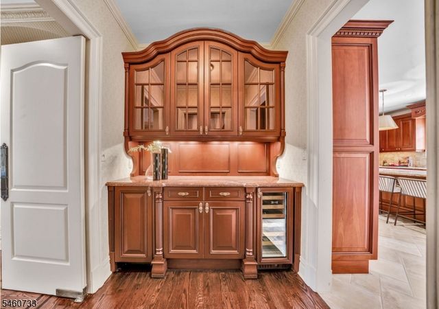 14 Grasmere Ct, Livingston Twp., NJ 07039