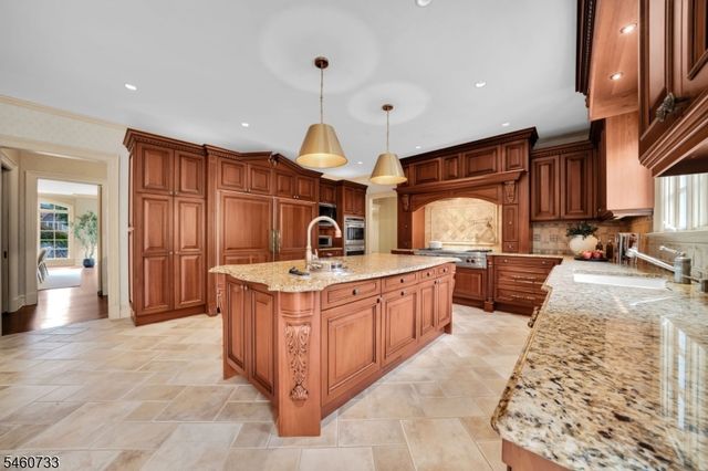 14 Grasmere Ct, Livingston Twp., NJ 07039
