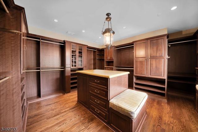 14 Grasmere Ct, Livingston Twp., NJ 07039