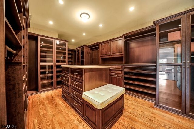 14 Grasmere Ct, Livingston Twp., NJ 07039