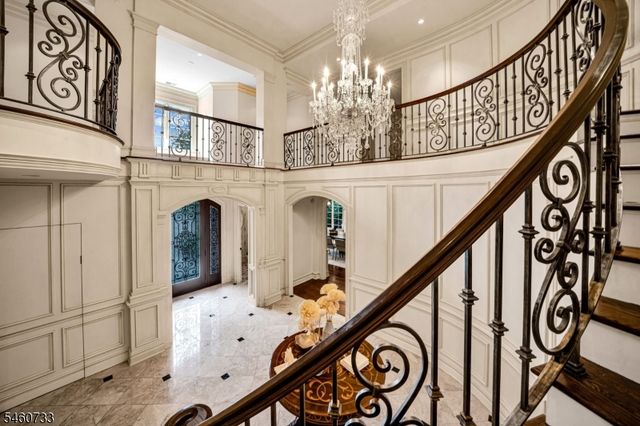 14 Grasmere Ct, Livingston Twp., NJ 07039