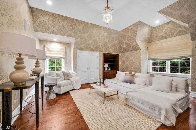 14 Grasmere Ct, Livingston Twp., NJ 07039