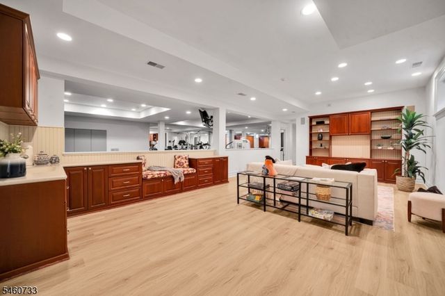 14 Grasmere Ct, Livingston Twp., NJ 07039