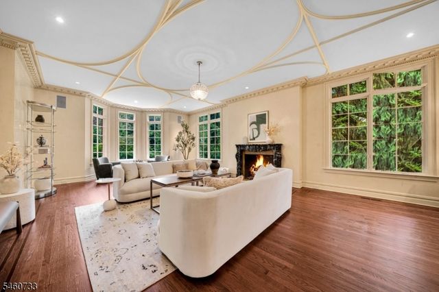 14 Grasmere Ct, Livingston Twp., NJ 07039