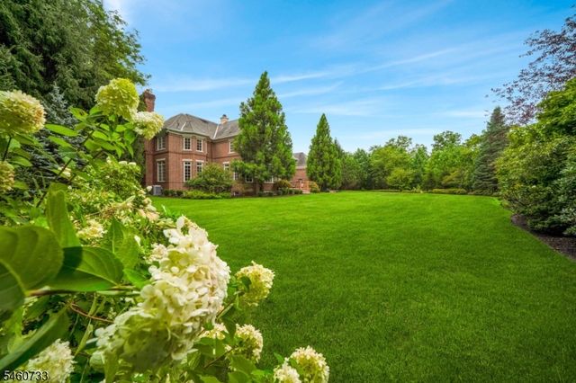 14 Grasmere Ct, Livingston Twp., NJ 07039