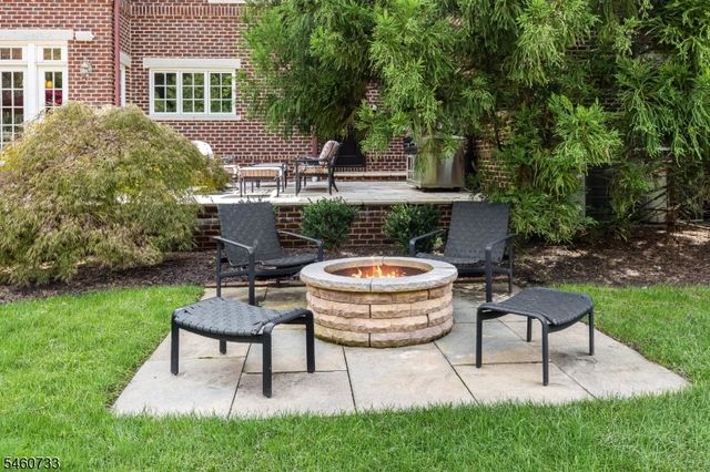 14 Grasmere Ct, Livingston Twp., NJ 07039