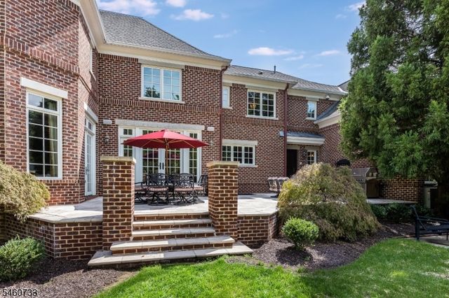 14 Grasmere Ct, Livingston Twp., NJ 07039