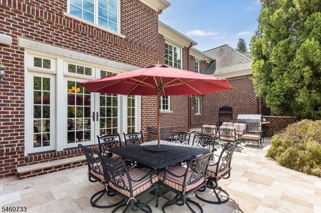 14 Grasmere Ct, Livingston Twp., NJ 07039