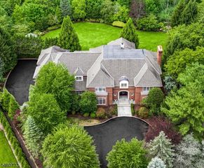 14 Grasmere Ct, Livingston Twp., NJ 07039