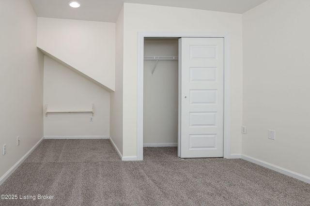 118 Holley Rd, Louisville, KY 40222