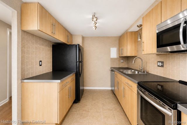 1300 E Lafayette 905, Detroit, MI 48207