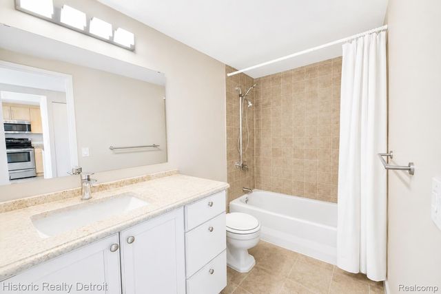 1300 E Lafayette 905, Detroit, MI 48207