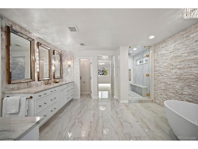 11940 E Lake Ct, Englewood, CO 80111