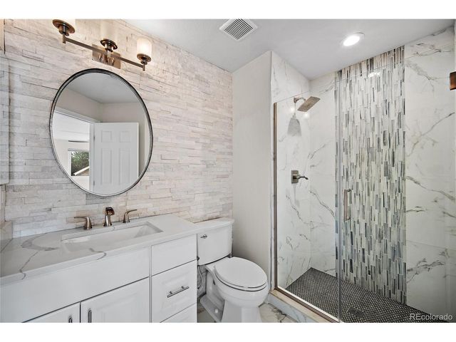 11940 E Lake Ct, Englewood, CO 80111