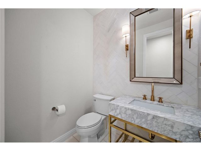 11940 E Lake Ct, Englewood, CO 80111