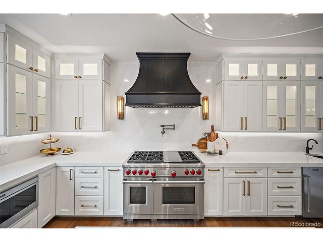 11940 E Lake Ct, Englewood, CO 80111