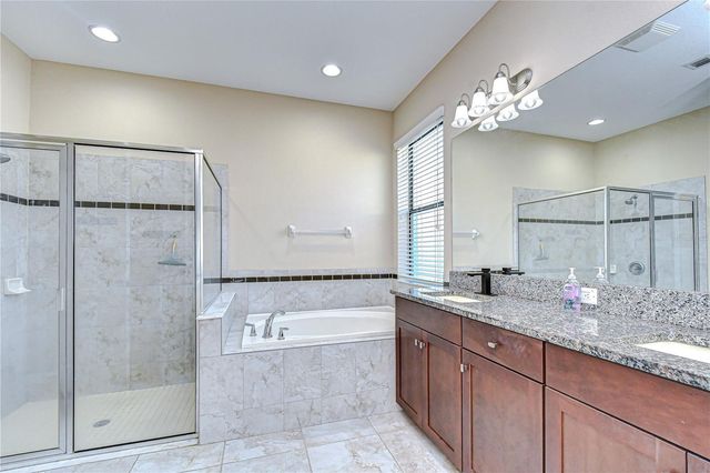 4736 WOODS LANDING LANE, Tampa, FL 33619