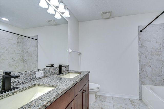 4736 WOODS LANDING LANE, Tampa, FL 33619