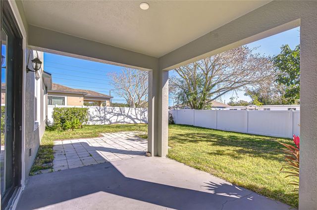 4736 WOODS LANDING LANE, Tampa, FL 33619