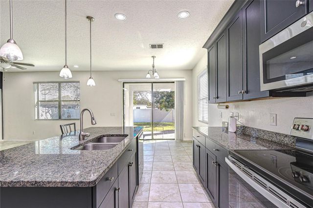 4736 WOODS LANDING LANE, Tampa, FL 33619