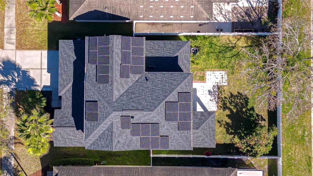 Image 3 of property listing at 4736 WOODS LANDING LANE, Tampa, FL 33619