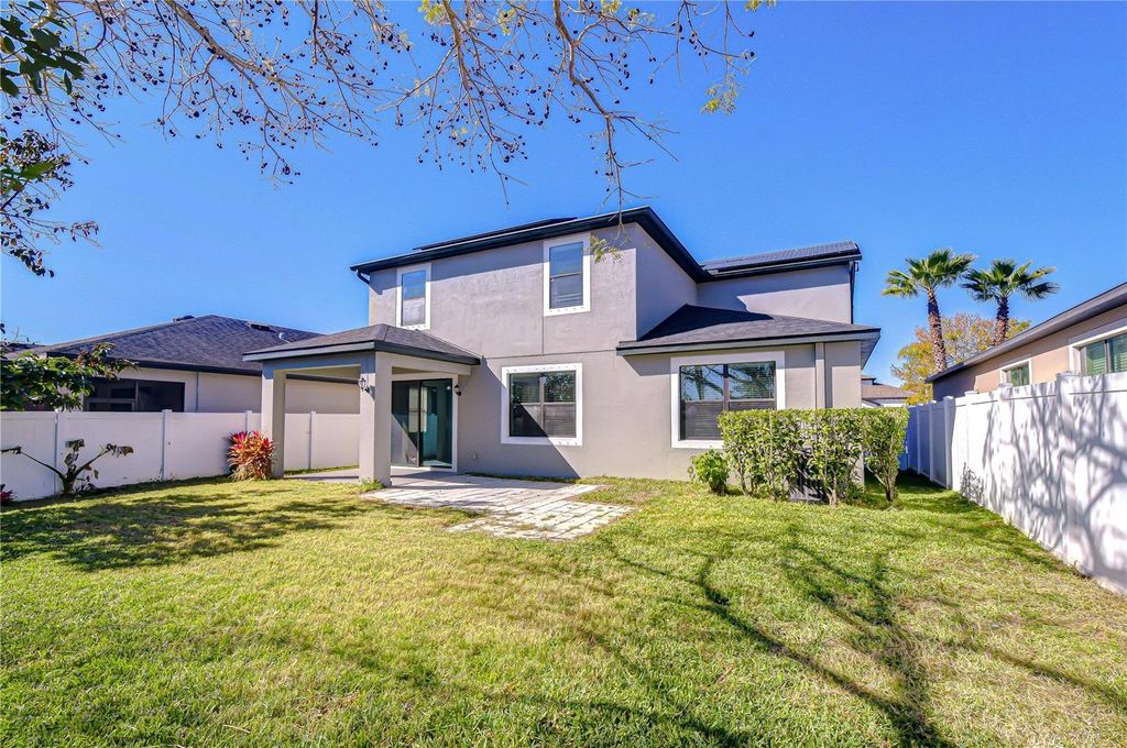 Image 4 of property listing at 4736 WOODS LANDING LANE, Tampa, FL 33619