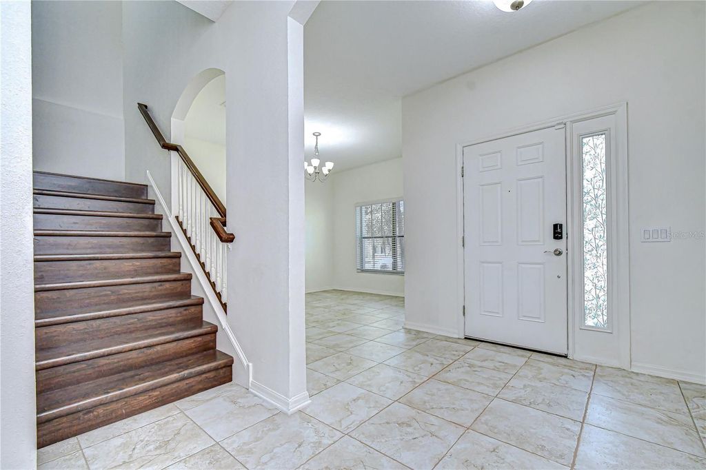 Image 5 of property listing at 4736 WOODS LANDING LANE, Tampa, FL 33619