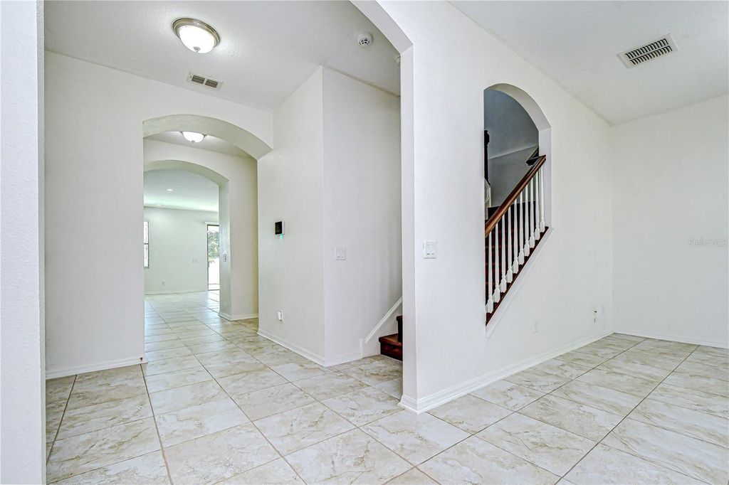Image 7 of property listing at 4736 WOODS LANDING LANE, Tampa, FL 33619